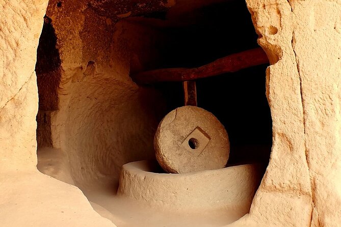 Cappadocia: Full-Day Small Group Tour with Lunch & Tickets - Avanos pottery and the red soil tradition