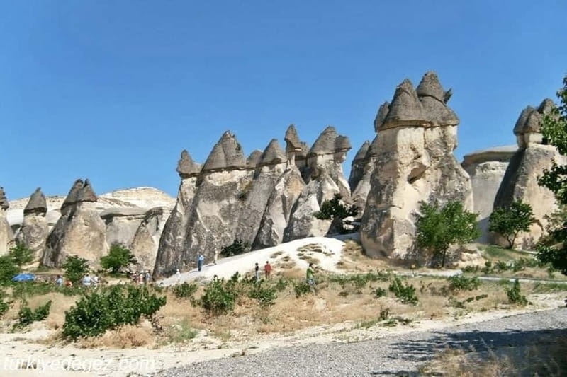 Cappadocia: Guided Red Tour with Lunch and Ticket - What the guide adds to the seven-hour route
