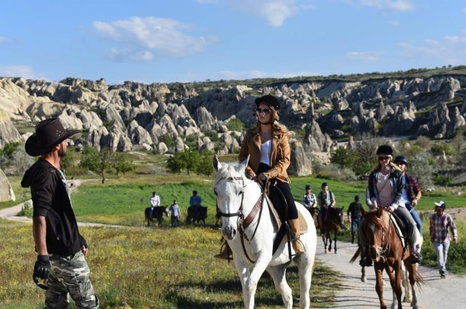 Cappadocia : Horse Riding Sunset Sunrise Daytime - What the guide adds to the ride