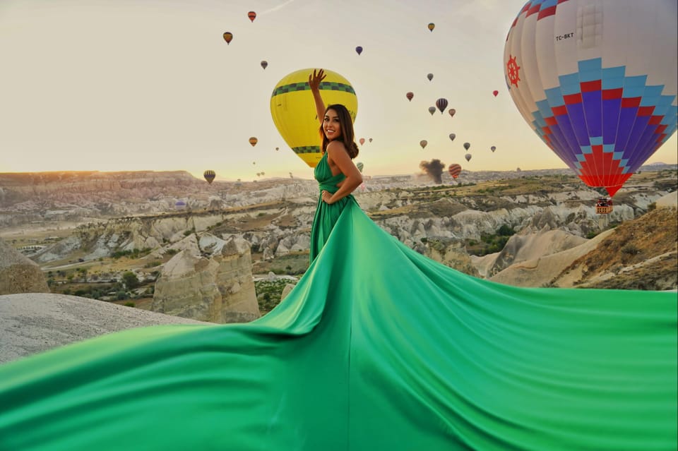 Cappadocia: Private Outdoor Photoshoot at Sunrise w/Transfer - How the photographer helps you pose