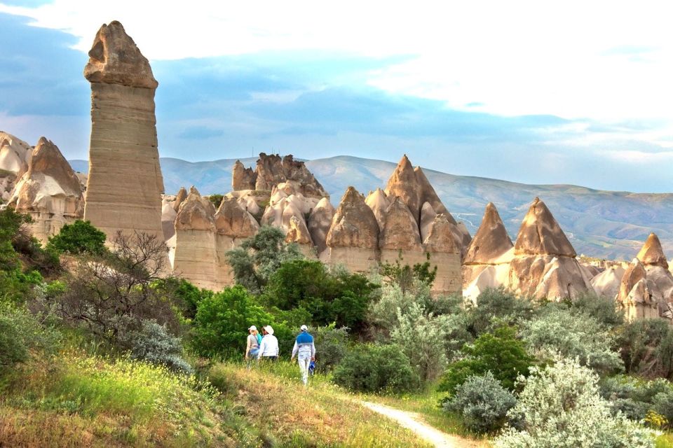 Cappadocia: RED & GREEN MIX TOUR - Pigeon Valley and Uçhisar Castle: two views of the same region