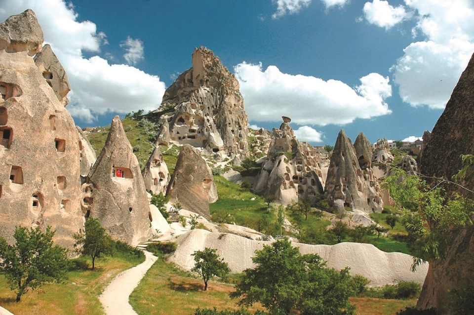 Cappadocia: Red Tour with Entry Fees and Lunch - Guides, vehicles, and the small-group advantage