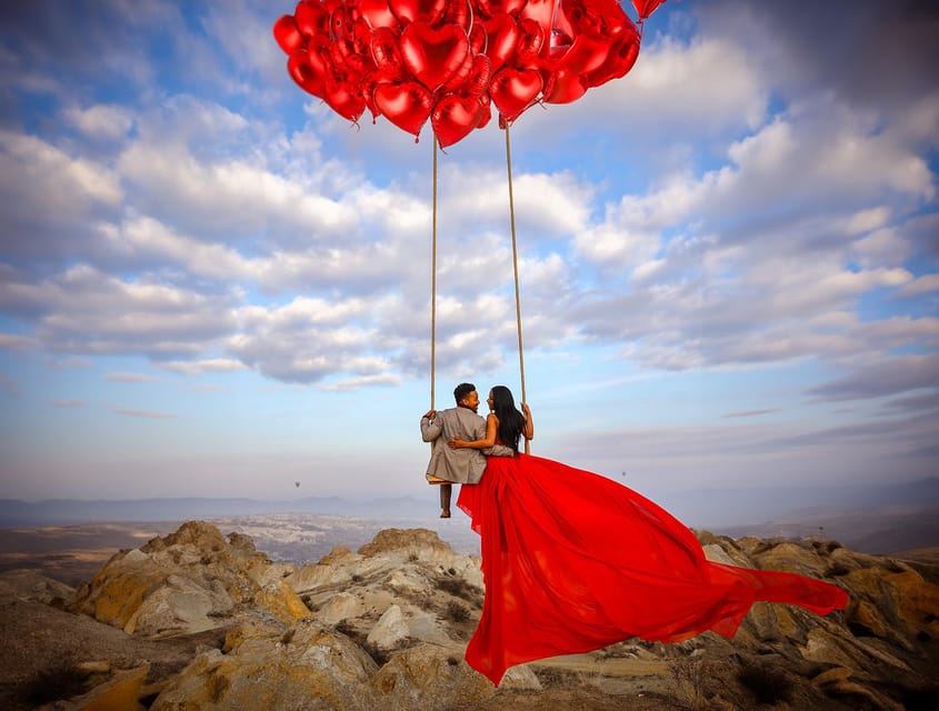 Cappadocia: Taking photo with Swing at hot air balloon view - Arriving at a Cappadocia balloon viewpoint