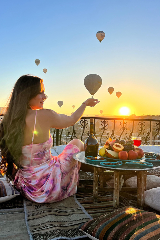 Cappadocia: Terrace Photo Spot With Balloon Flight View - Why this terrace works for Cappadocia balloon photos