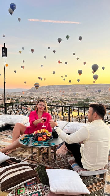 Cappadocia: Terrace Photo Spot With Balloon Flight View - Why the traditional decor matters in the photos