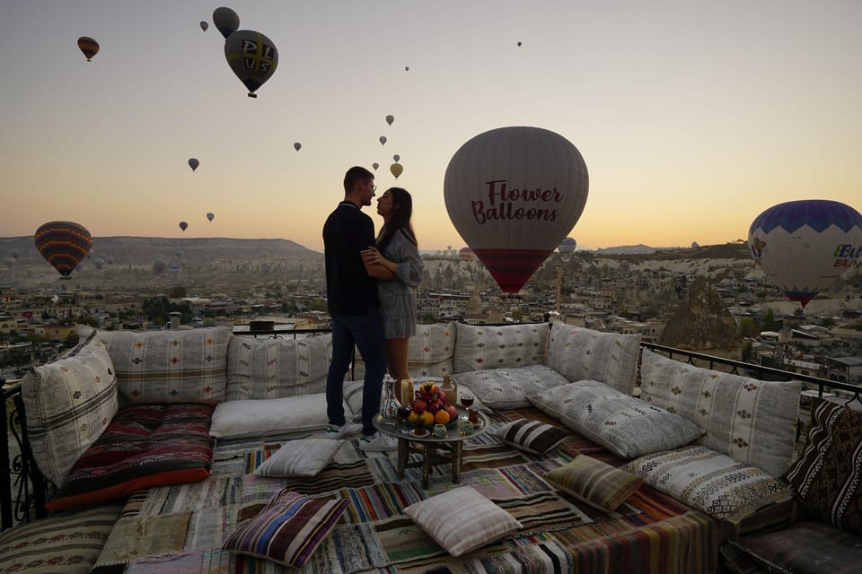 Cappadocia: Terrace Photo Spot With Balloon Flight View - The 45 to 60 minute private photo session
