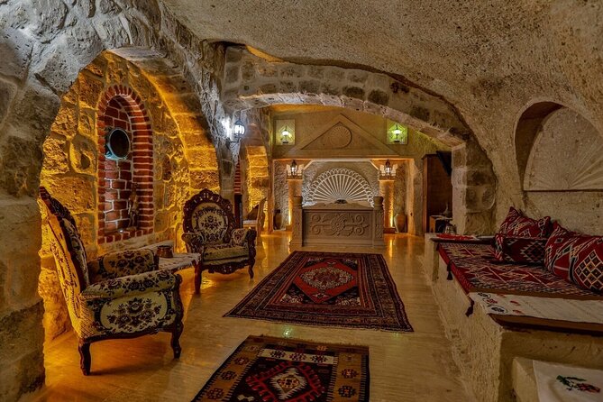 From Airport: 3-Day Cappadocia Tour & Cave Hotel Stay - Avanos pottery and a Red River lunch stop