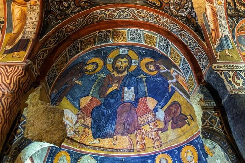 From Göreme: Cappadocia Red and Green Highlights Tour - Uchisar Castle viewpoint: a broad final look