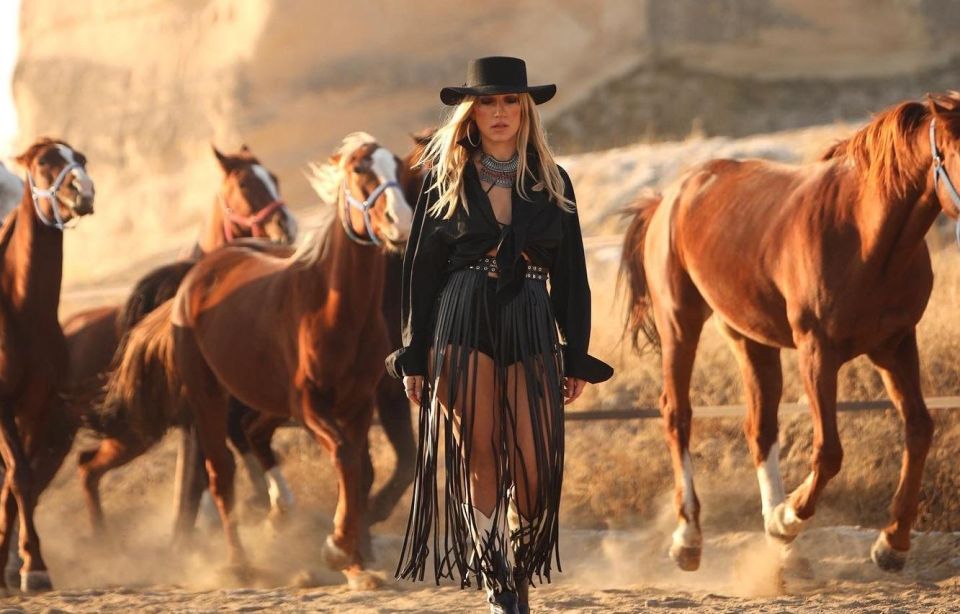 Goreme: Cappadocia Horse Riding Tour with Transfers - How safe and beginner-friendly is the ride?