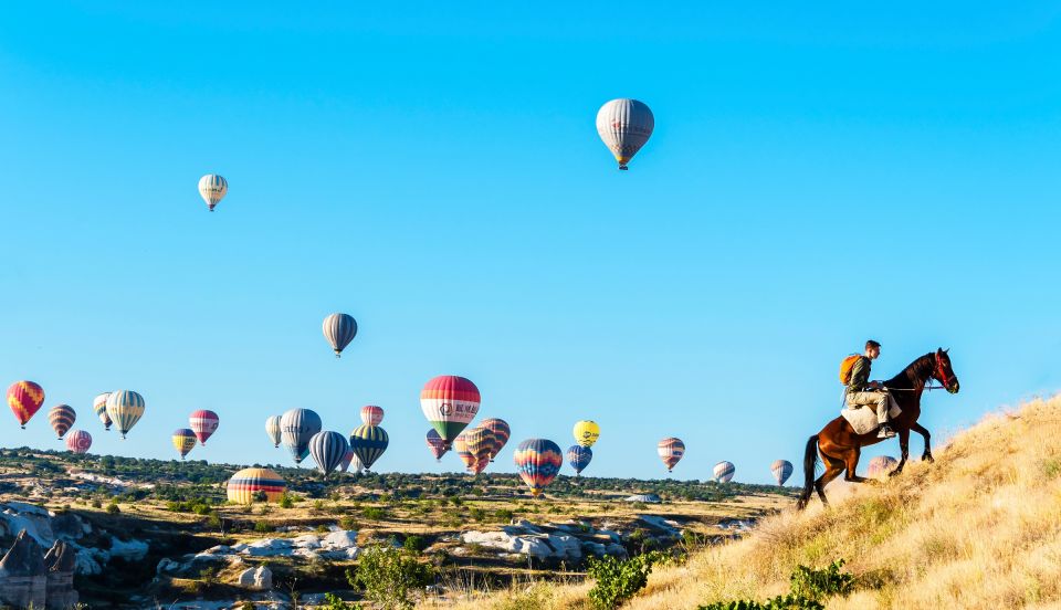 Goreme: Sunrise Horse Riding Excursion - The balloons and the best photo moments