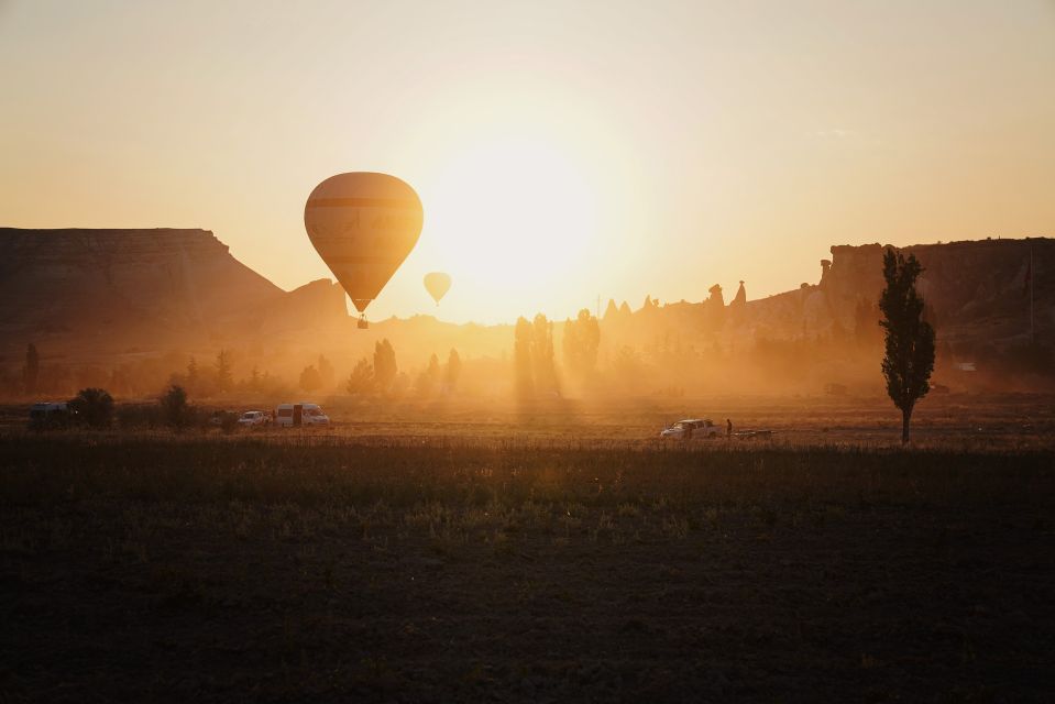 Hot air balloons in Goreme red valley - Key points to know before you book