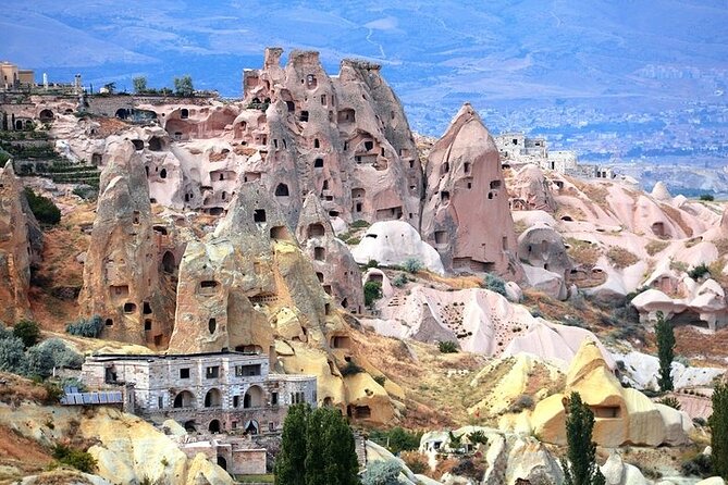 North Cappadocia Red Full-Day Guided Tour with Lunch - Uchisar Castle: a 30-minute high point