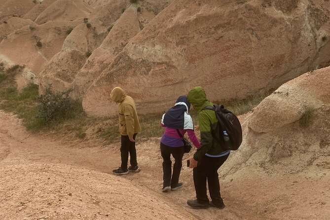 Red & Rose Valley Sunset Hiking Tour with a Trekking Dog "Oscar" - Who will enjoy this Goreme sunset hike
