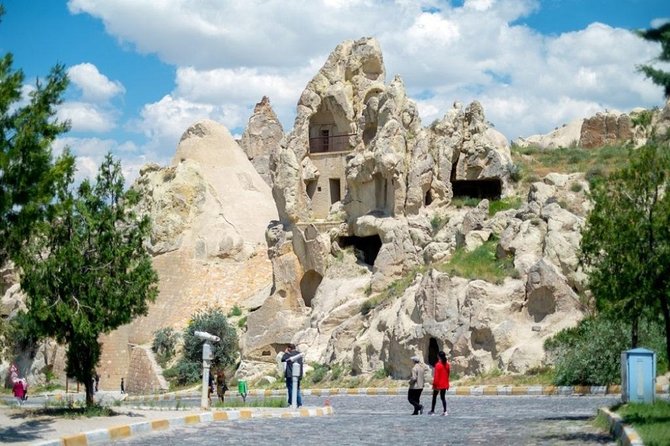 Small-Group Cappadocia Tour: Devrent Valley, Monks Valley and Open Air Museum in Goreme - Uchisar Castle and the final fairy-chimney drive